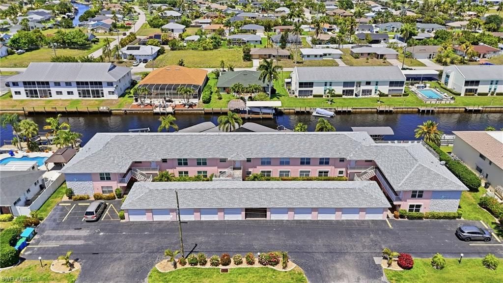 Image 7 of property listing at 1333 SE 40th TER 2A, Cape Coral, FL 33904