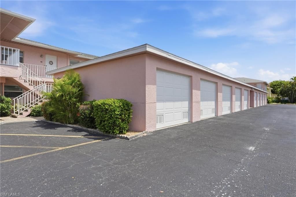 Image 9 of property listing at 1333 SE 40th TER 2A, Cape Coral, FL 33904
