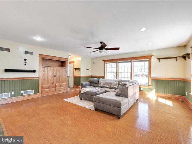 55 S GRANT ST, Manheim, PA 17545