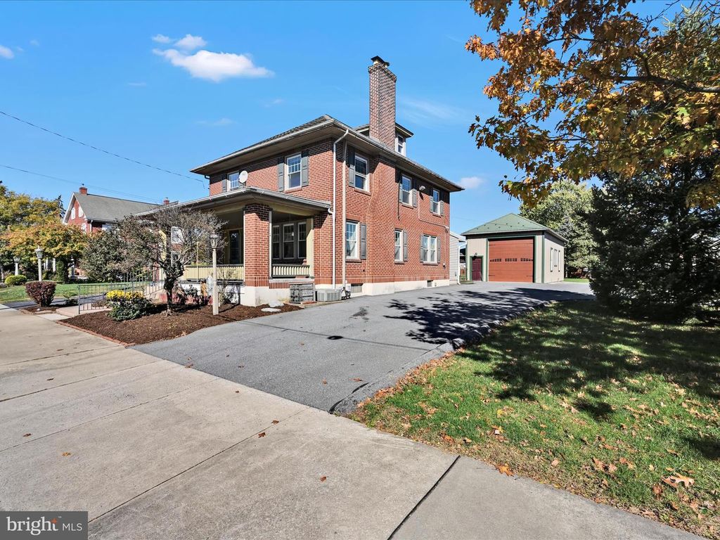 55 S GRANT ST, Manheim, PA 17545