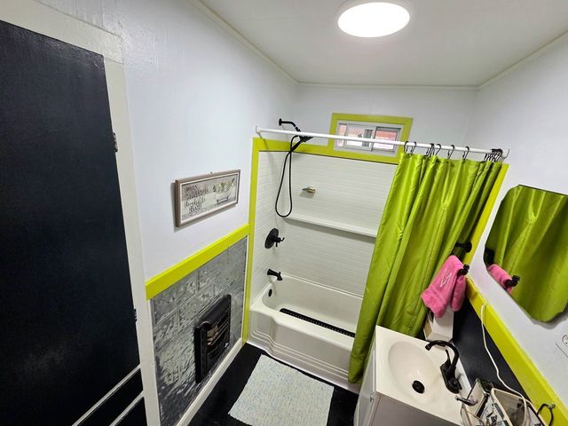 313 King St, Eden, TX 76837