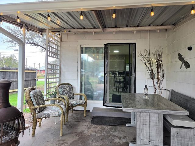 313 King St, Eden, TX 76837