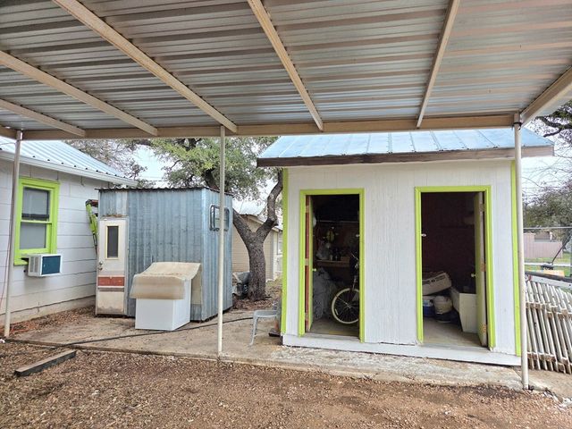 313 King St, Eden, TX 76837