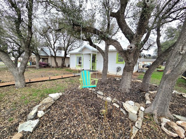 313 King St, Eden, TX 76837