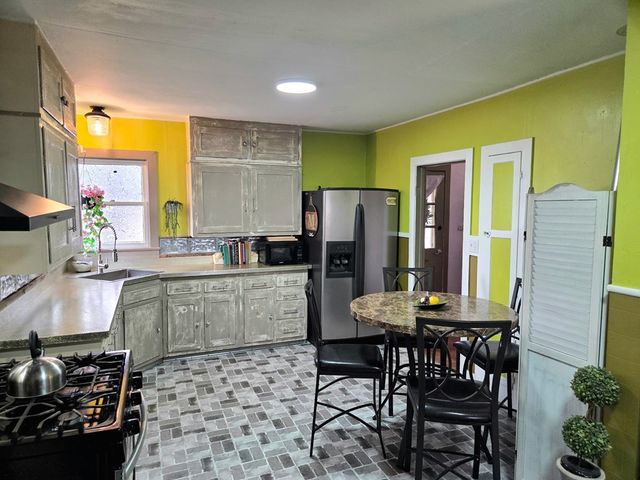 313 King St, Eden, TX 76837