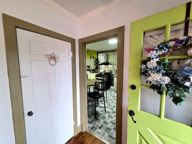 313 King St, Eden, TX 76837