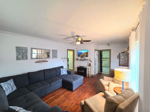 313 King St, Eden, TX 76837