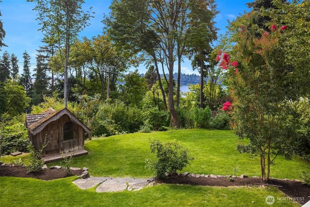 8105 SE 44th Street, Mercer Island, WA 98040