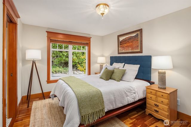 8105 SE 44th Street, Mercer Island, WA 98040