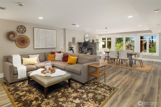 8105 SE 44th Street, Mercer Island, WA 98040