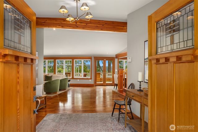 8105 SE 44th Street, Mercer Island, WA 98040