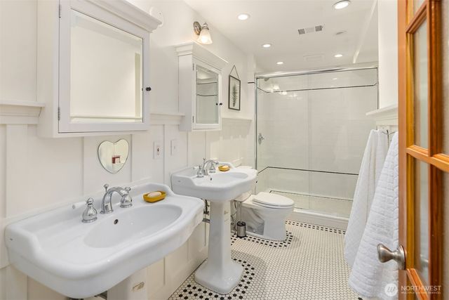 8105 SE 44th Street, Mercer Island, WA 98040