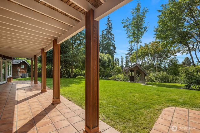 8105 SE 44th Street, Mercer Island, WA 98040