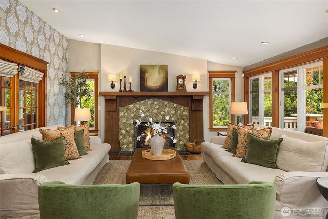 8105 SE 44th Street, Mercer Island, WA 98040