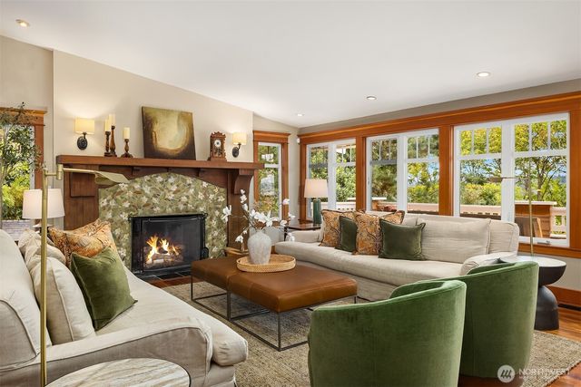 8105 SE 44th Street, Mercer Island, WA 98040
