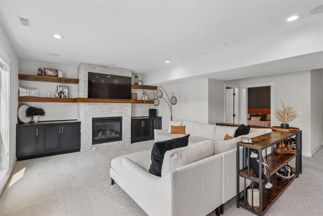 1025 Ford Lane, Waukee, IA 50263