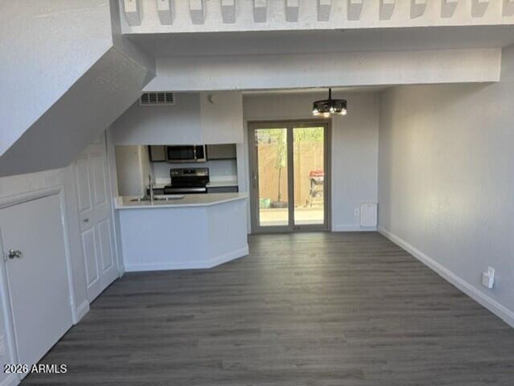 Image 3 of property listing at 4240 N LONGVIEW Avenue 9, Phoenix, AZ 85014