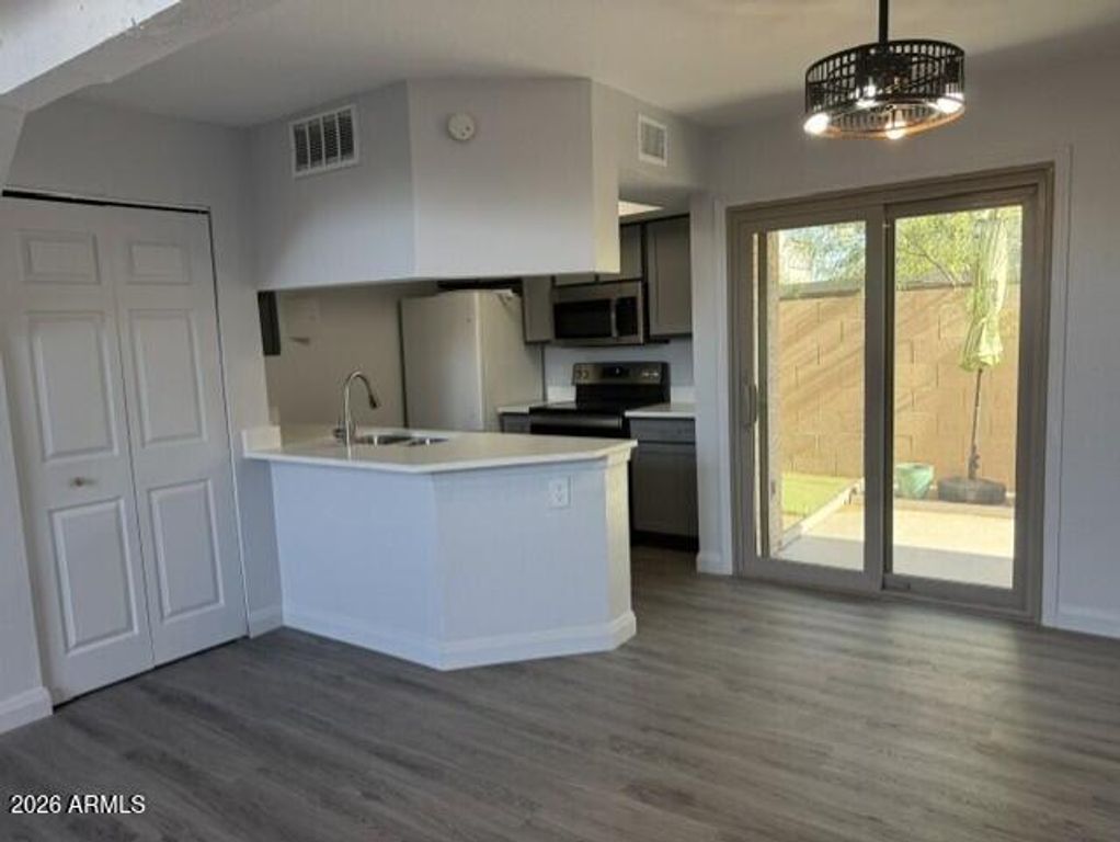 Image 6 of property listing at 4240 N LONGVIEW Avenue 9, Phoenix, AZ 85014