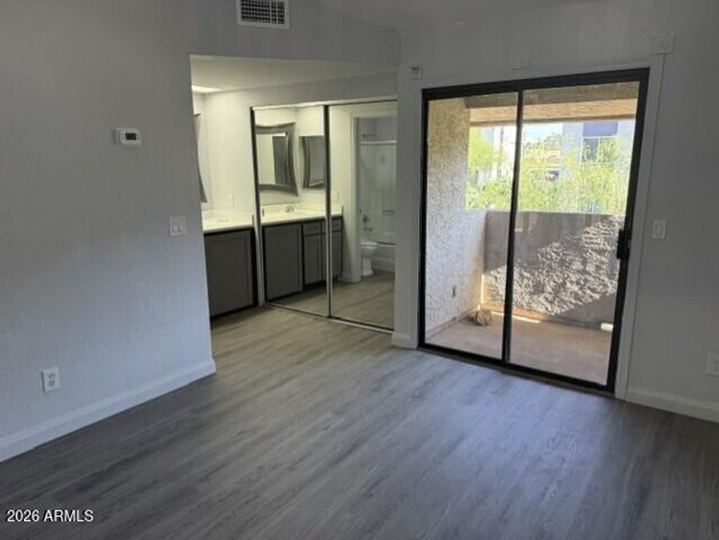 Image 8 of property listing at 4240 N LONGVIEW Avenue 9, Phoenix, AZ 85014