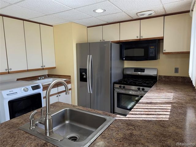 4702 Arden Avenue, Warren, MI 48092