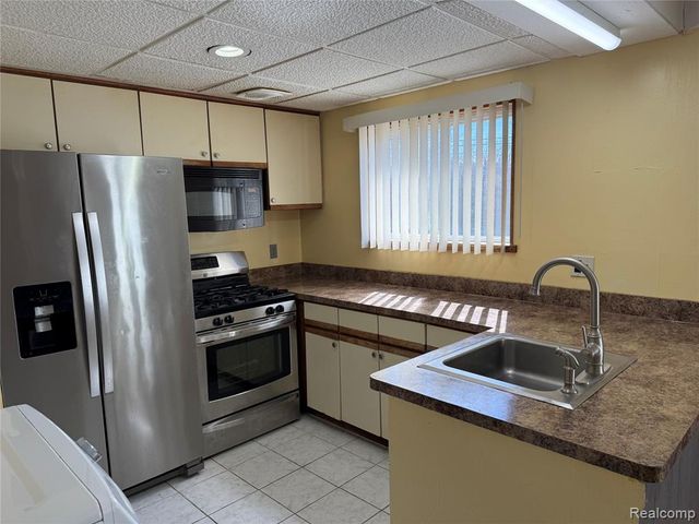 4702 Arden Avenue, Warren, MI 48092