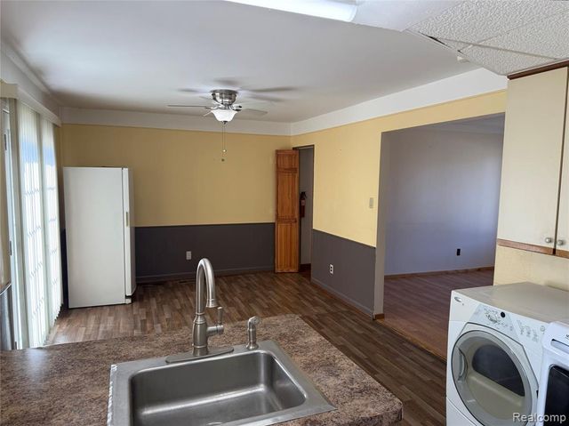 4702 Arden Avenue, Warren, MI 48092