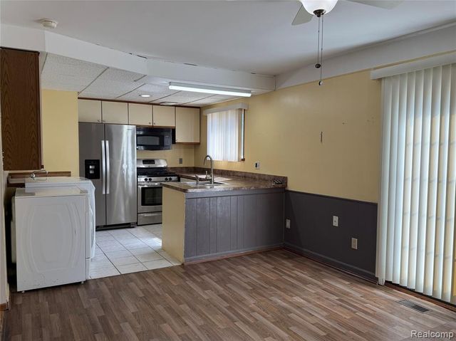 4702 Arden Avenue, Warren, MI 48092