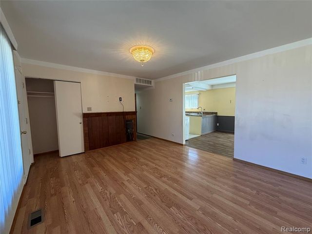 4702 Arden Avenue, Warren, MI 48092