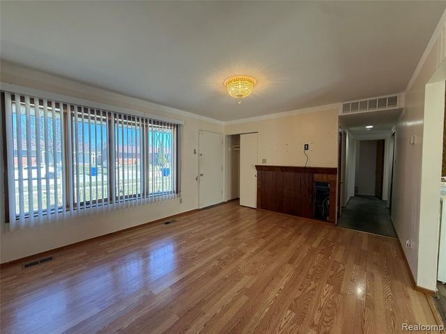 4702 Arden Avenue, Warren, MI 48092