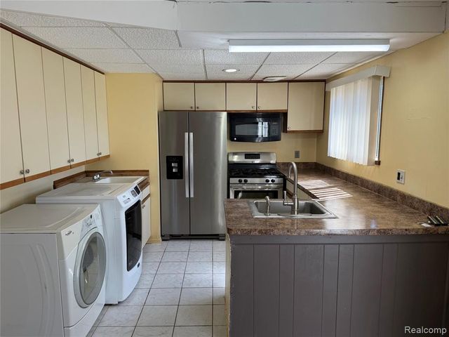 4702 Arden Avenue, Warren, MI 48092