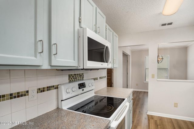 7945 AMANDAS CROSSING Drive W, Jacksonville, FL 32244