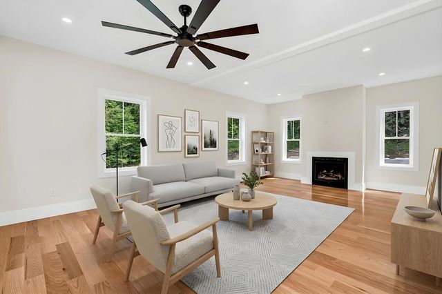 374 Brandy Brow Rd, Haverhill, MA 01830