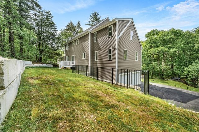 374 Brandy Brow Rd, Haverhill, MA 01830