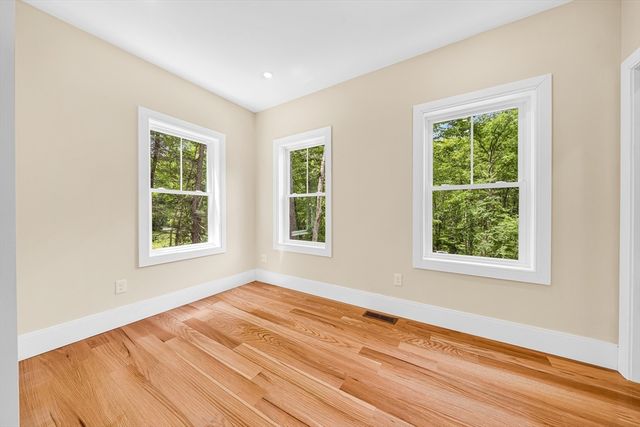 374 Brandy Brow Rd, Haverhill, MA 01830