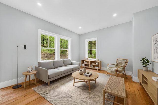 374 Brandy Brow Rd, Haverhill, MA 01830
