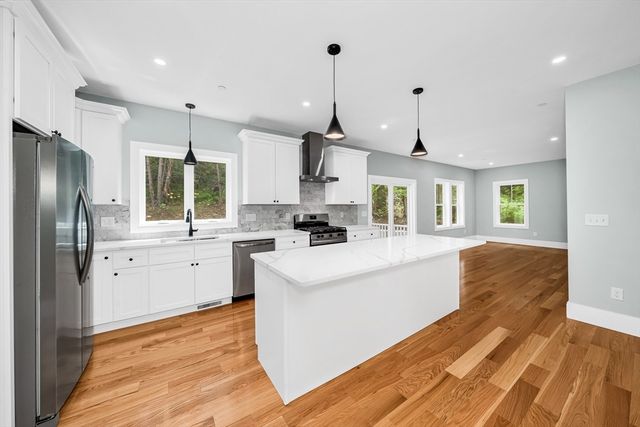 374 Brandy Brow Rd, Haverhill, MA 01830