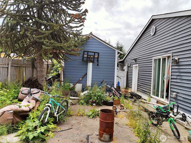 203 St. Helens Way, Winlock, WA 98596