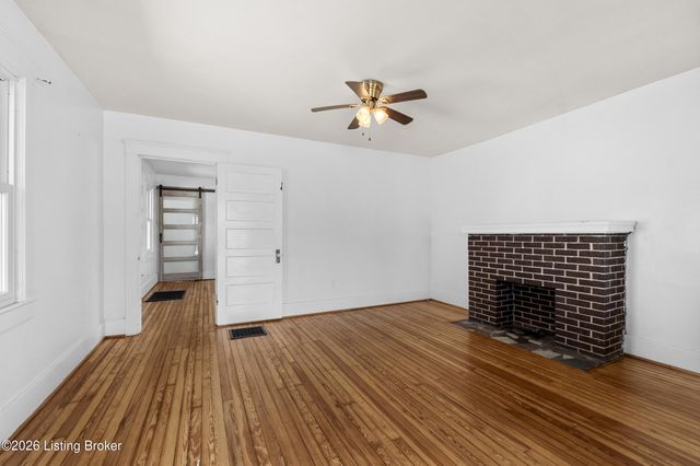 2105 Bradley Ave, Louisville, KY 40217