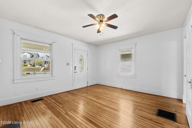 2105 Bradley Ave, Louisville, KY 40217