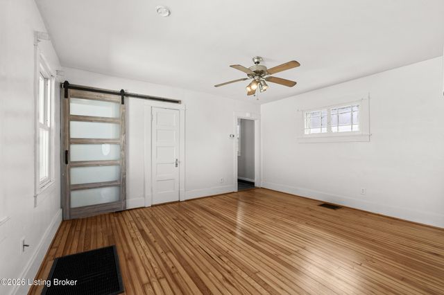 2105 Bradley Ave, Louisville, KY 40217