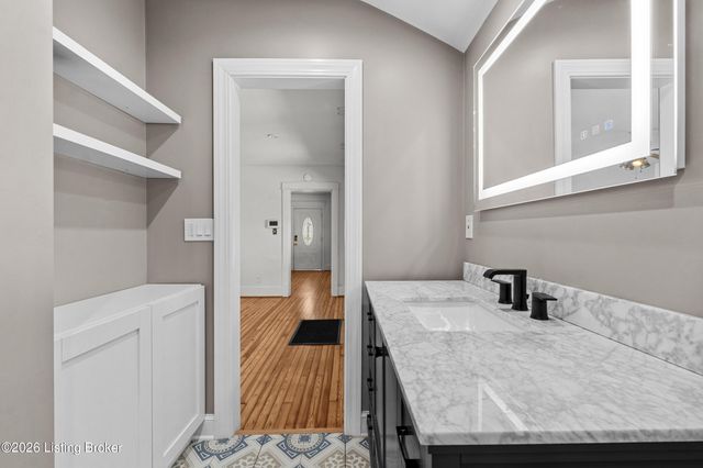 2105 Bradley Ave, Louisville, KY 40217