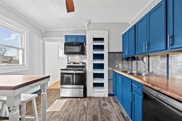 2105 Bradley Ave, Louisville, KY 40217