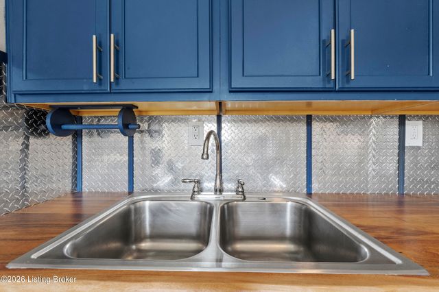 2105 Bradley Ave, Louisville, KY 40217