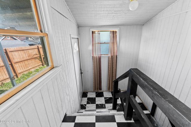 2105 Bradley Ave, Louisville, KY 40217