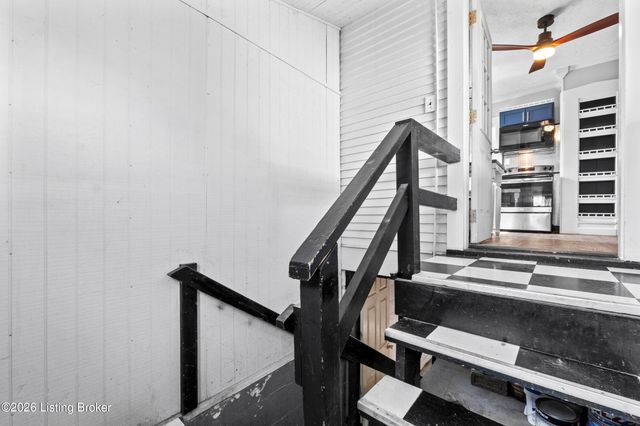 2105 Bradley Ave, Louisville, KY 40217