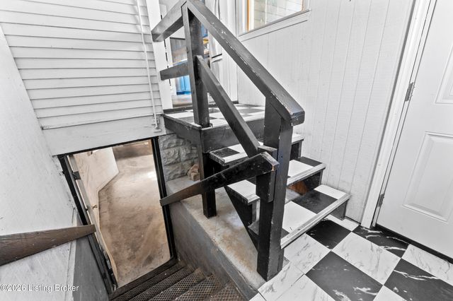 2105 Bradley Ave, Louisville, KY 40217