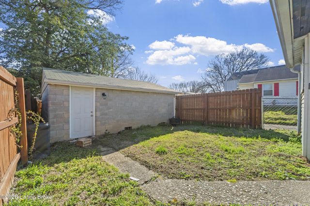 2105 Bradley Ave, Louisville, KY 40217