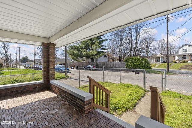 2105 Bradley Ave, Louisville, KY 40217