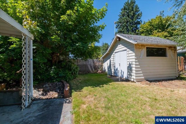 18441 SE Clinton St, Gresham, OR 97030