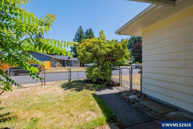 18441 SE Clinton St, Gresham, OR 97030